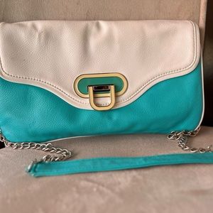 Apt9, crossbody purse with removable chain.